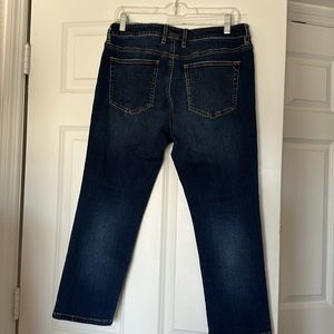 LIKE NEW TOMMY BAHAMA “CROPPED” jeans. Blue. Size 31 x 24. EXCELLENT CONDITION.